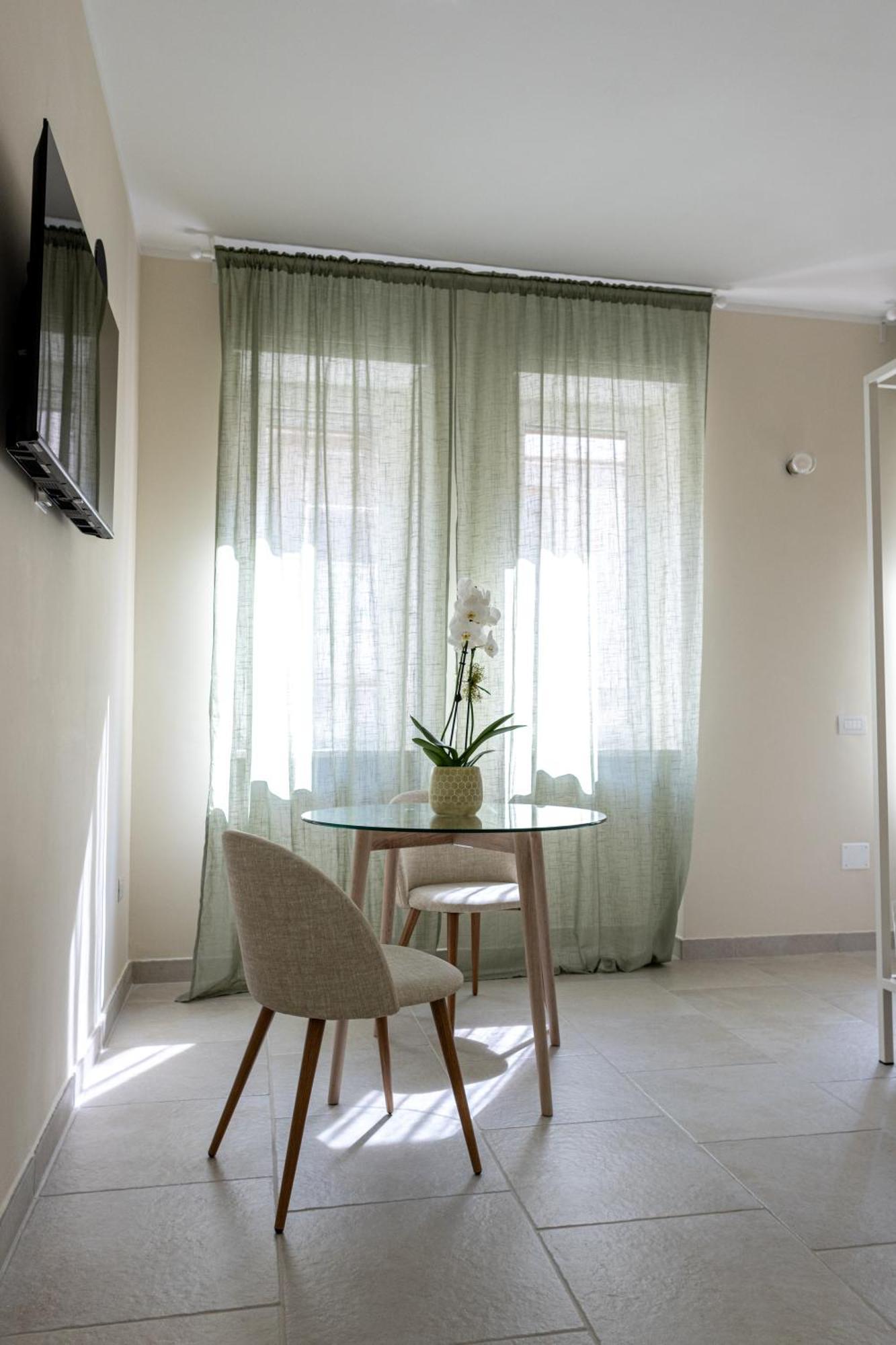 Oronti Accommodations เลชเช ภายนอก รูปภาพ